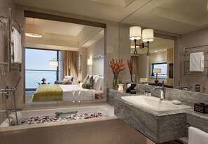 A modern hotel bathroom with a large bathtub, a marble sink, and a large mirror. - Fairmont Yangcheng Lake (Suzhou)