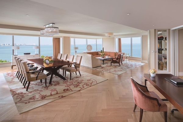 Signature Suite, 1 King Bed with Sofa bed, Lake View | Premium bedding, Select Comfort beds, minibar, in-room safe