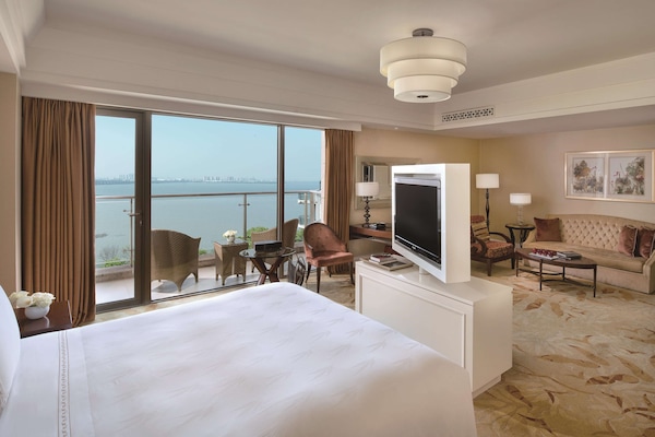 Deluxe Suite, Multiple Beds | Premium bedding, Select Comfort beds, minibar, in-room safe
