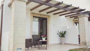 Camera Comfort, vista mare, lato giardino | Terrazza/patio