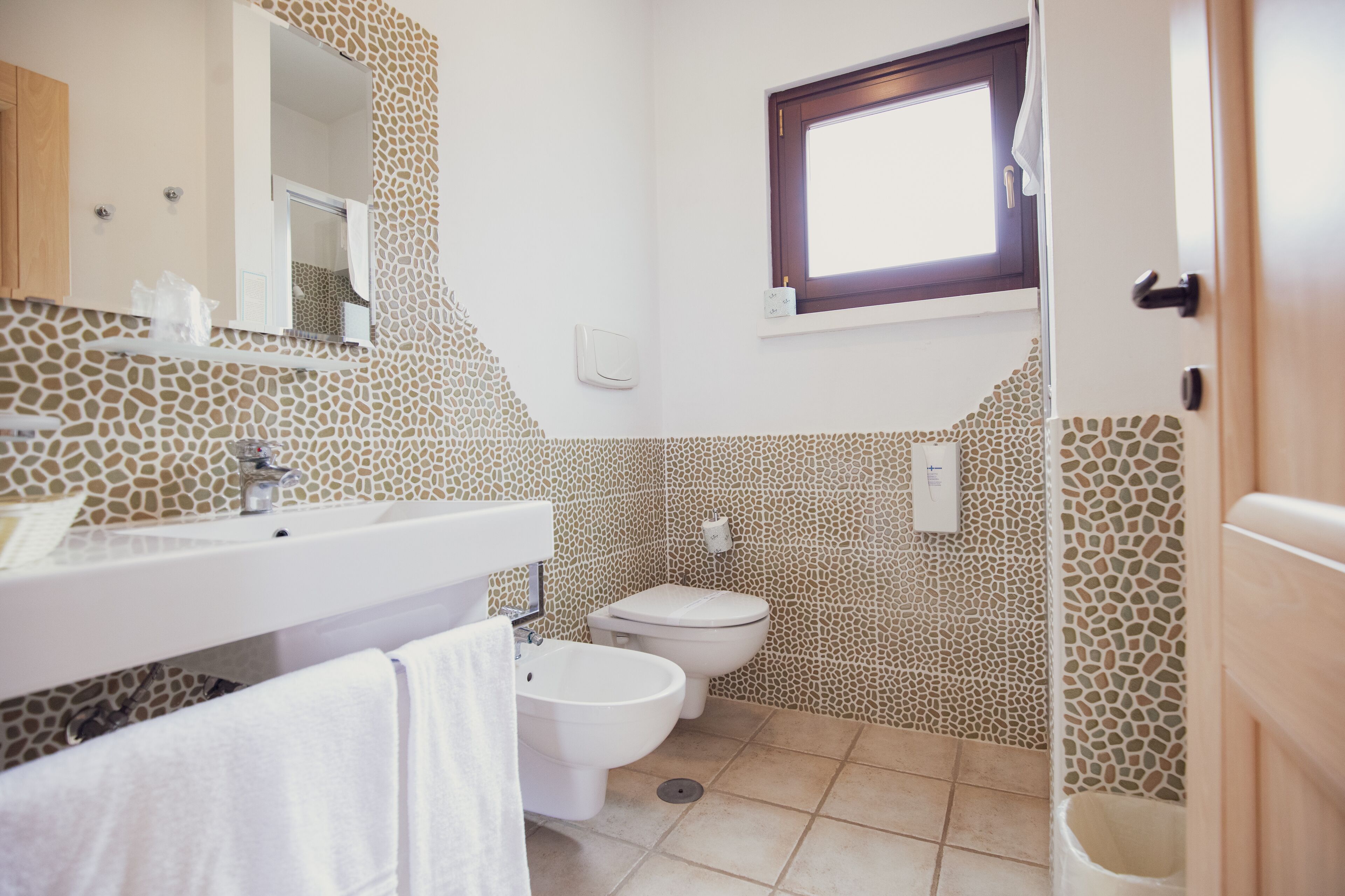 junior suite | bathroom | shower, hair dryer, bidet, towels