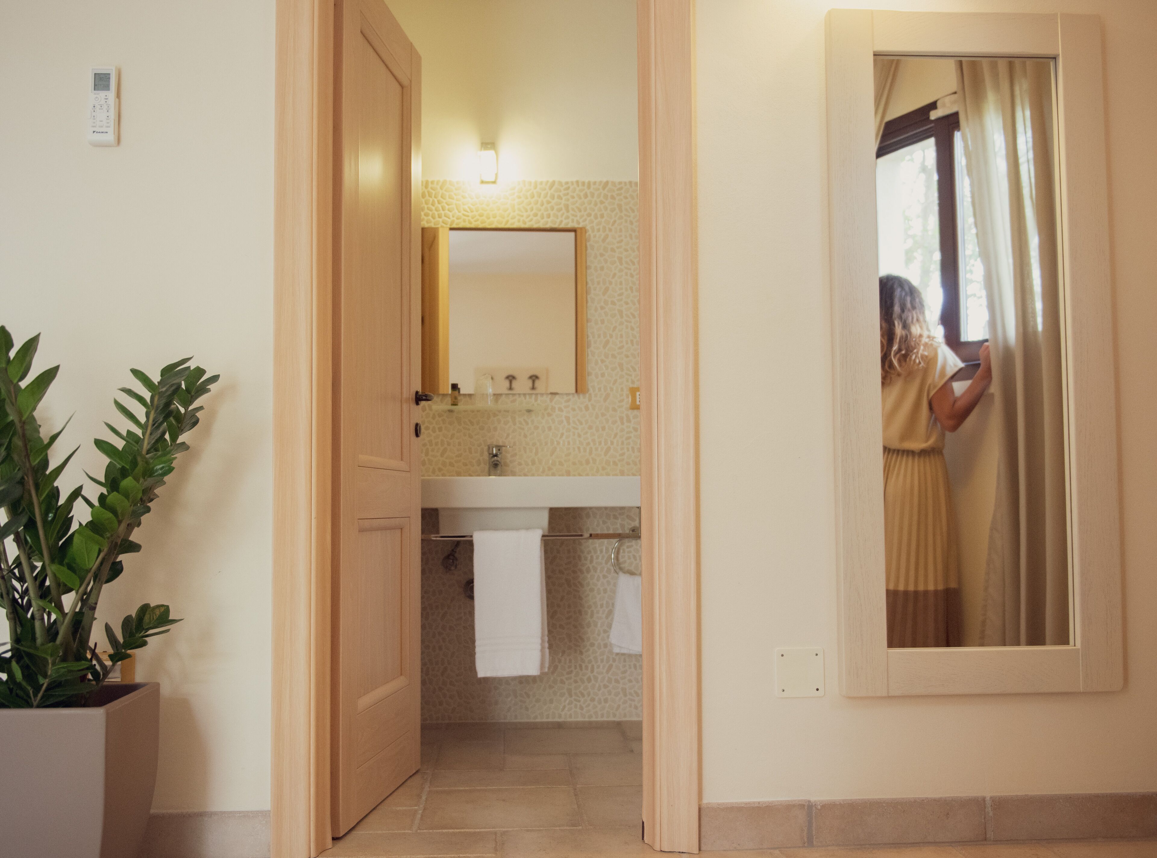 superior double room, non smoking, sea view | bathroom | shower, hair dryer, bidet, towels