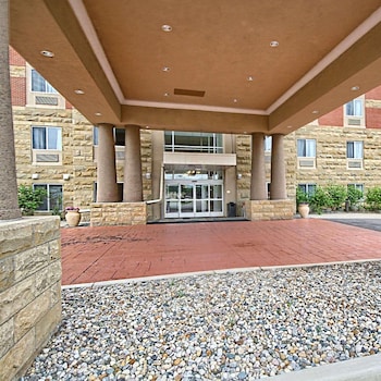 Country Inn & Suites by Radisson, Dearborn, MI
