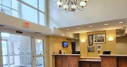 Country Inn & Suites by Radisson, Dearborn, MI