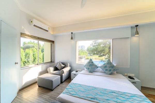 Premier Room | 1 bedroom, premium bedding, minibar, in-room safe