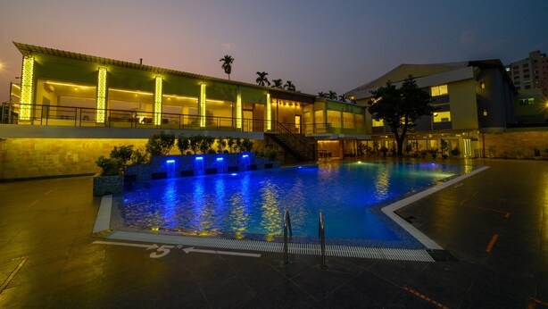Outdoor pool - Sinclairs Siliguri (Siliguri)