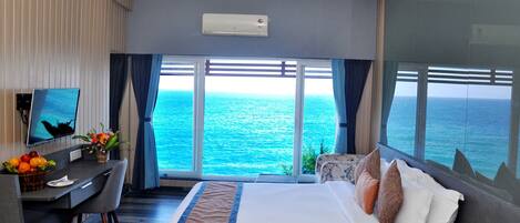 Premier Room | 1 bedroom, Egyptian cotton sheets, premium bedding, minibar