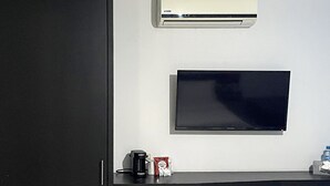 Standard Room | Iron/ironing board (on request), WiFi (free), bed sheets - Hotel Suites Del Real (Zapopan)