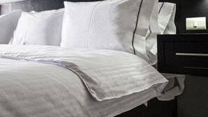 Standard Room | Iron/ironing board (on request), WiFi (free), bed sheets - Hotel Suites Del Real (Zapopan)