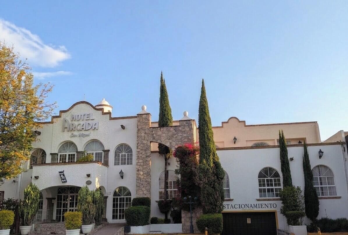 Vista frontal de la propiedad
