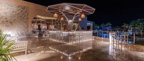 2 bars/lounges, 2 poolside bars, 2 beach bars