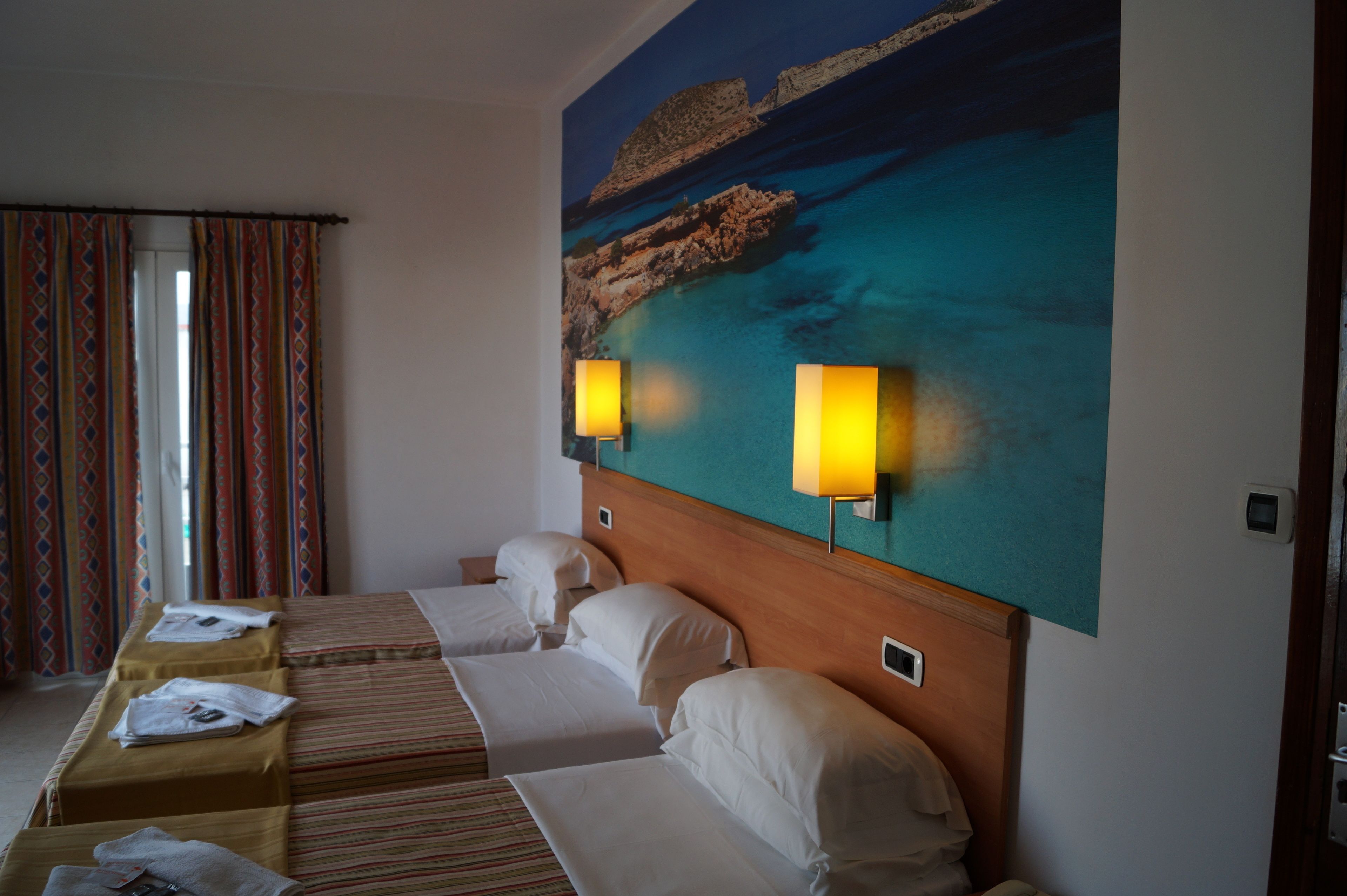 triple room | desk, free wifi, bed sheets