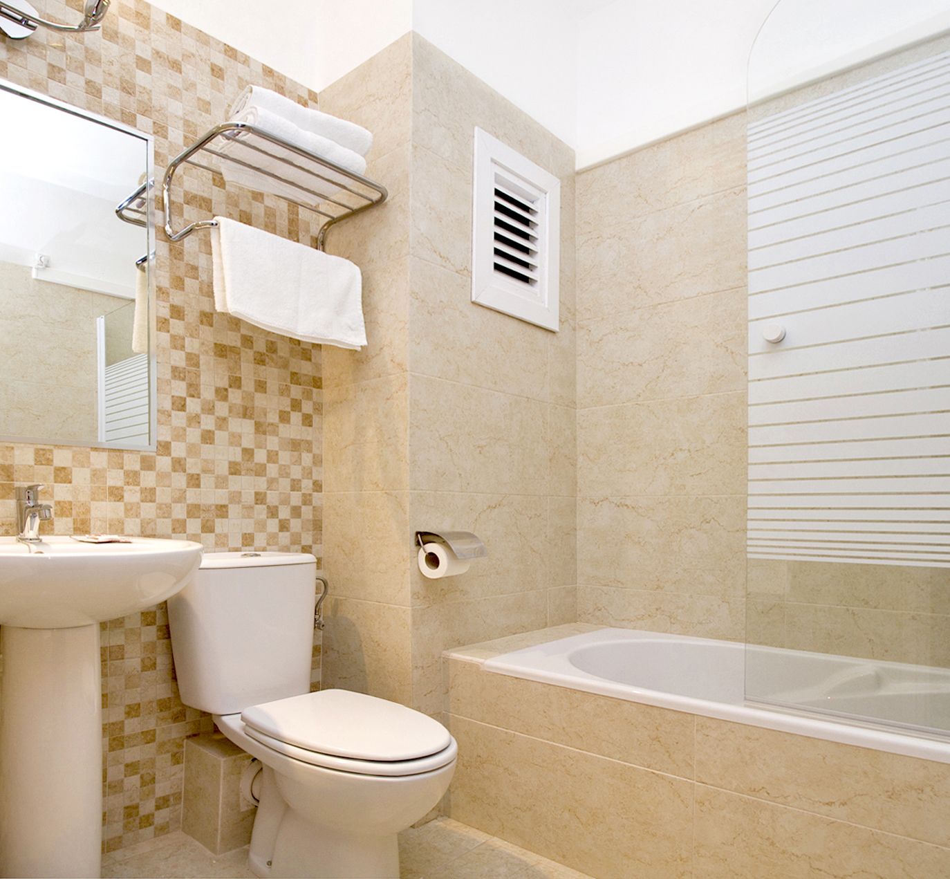 double room | bathroom | shower, towels