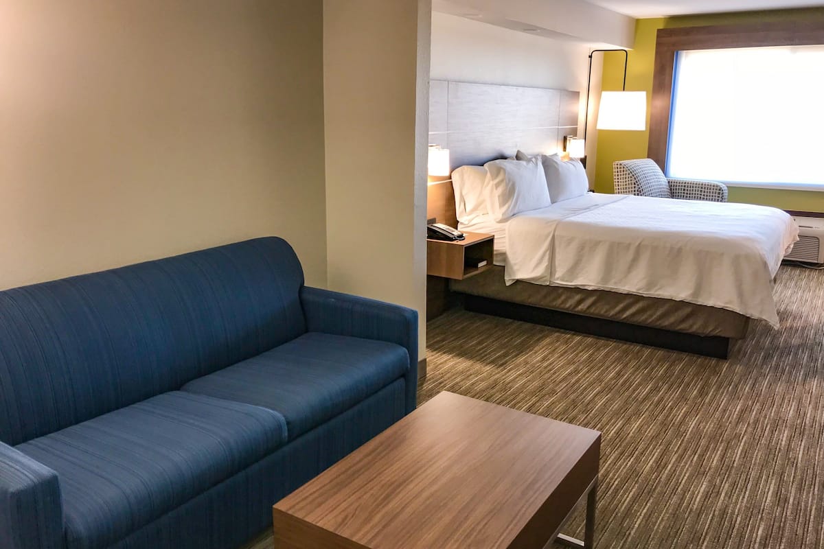 1 bedroom, in-room safe, desk, blackout curtains