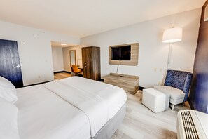 Premium bedding, pillow-top beds, in-room safe, individually decorated - Holiday Inn Express Hotel & Suites Columbus Univ Area - Osu by IHG (Columbus)