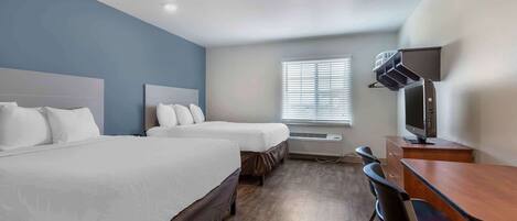 Estudio estándar, para no fumadores, refrigerador y microondas | Escritorio, tabla de planchar con plancha, wifi gratis y ropa de cama