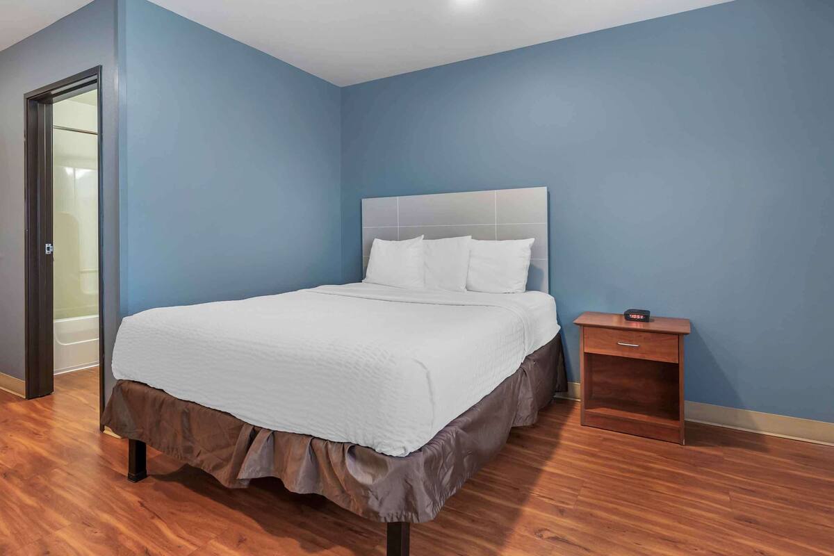 Standard Studio, Non Smoking, Refrigerator & Microwave | Desk, iron/ironing board (on request), WiFi (free), alarm clocks