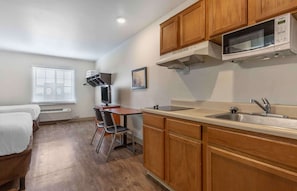 Standard Studio, Non Smoking, Refrigerator & Microwave | Desk, iron/ironing board, free WiFi, bed sheets