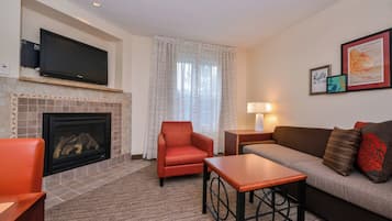 Executive-Suite, 1 Schlafzimmer, Kamin | Wohnbereich