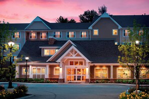 A two-story hotel with a central entrance, multiple windows, and a landscaped front yard. - Residence Inn by Marriott, North Conway (North Conway)