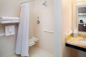 Combined shower/bathtub, free toiletries, hair dryer, towels