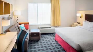 Studio, 1 King Bed | Blackout drapes, iron/ironing board, free WiFi, bed sheets