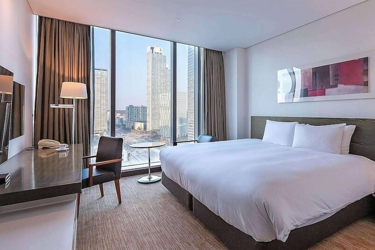 Premium bedding, minibar (some free items), in-room safe, desk
