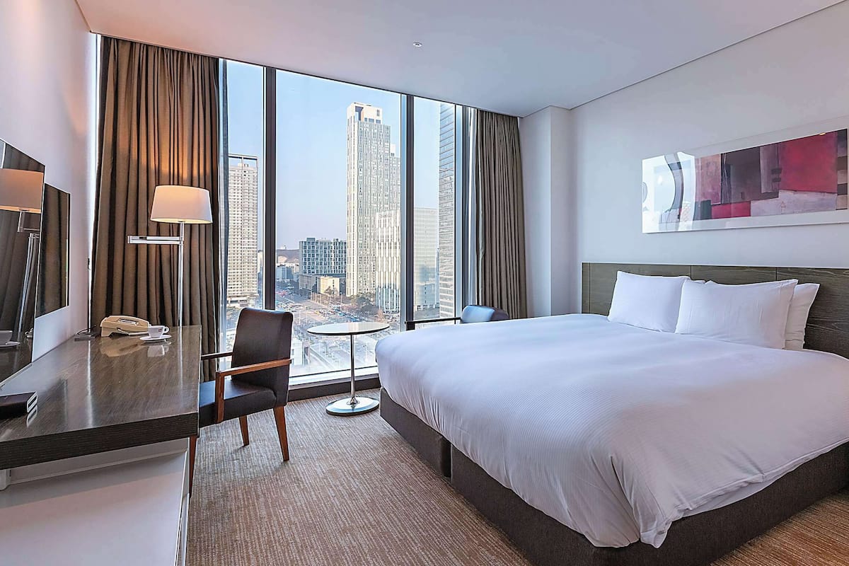 Ropa de cama de alta calidad y artículos del minibar gratis