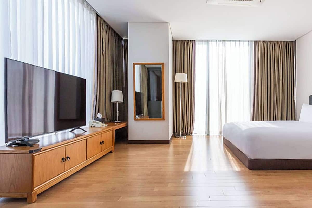 Traditionele suite, 1 queensize bed, niet-roken, uitzicht op stad | Luxe beddengoed, een minibar met enkele gratis items