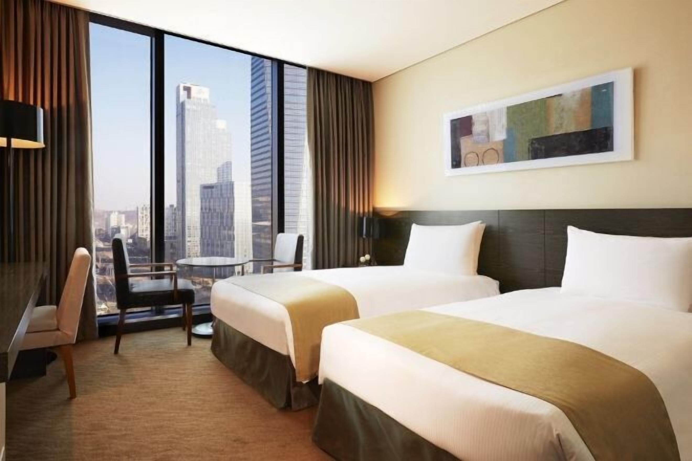 Premium bedding, free minibar items, in-room safe, desk