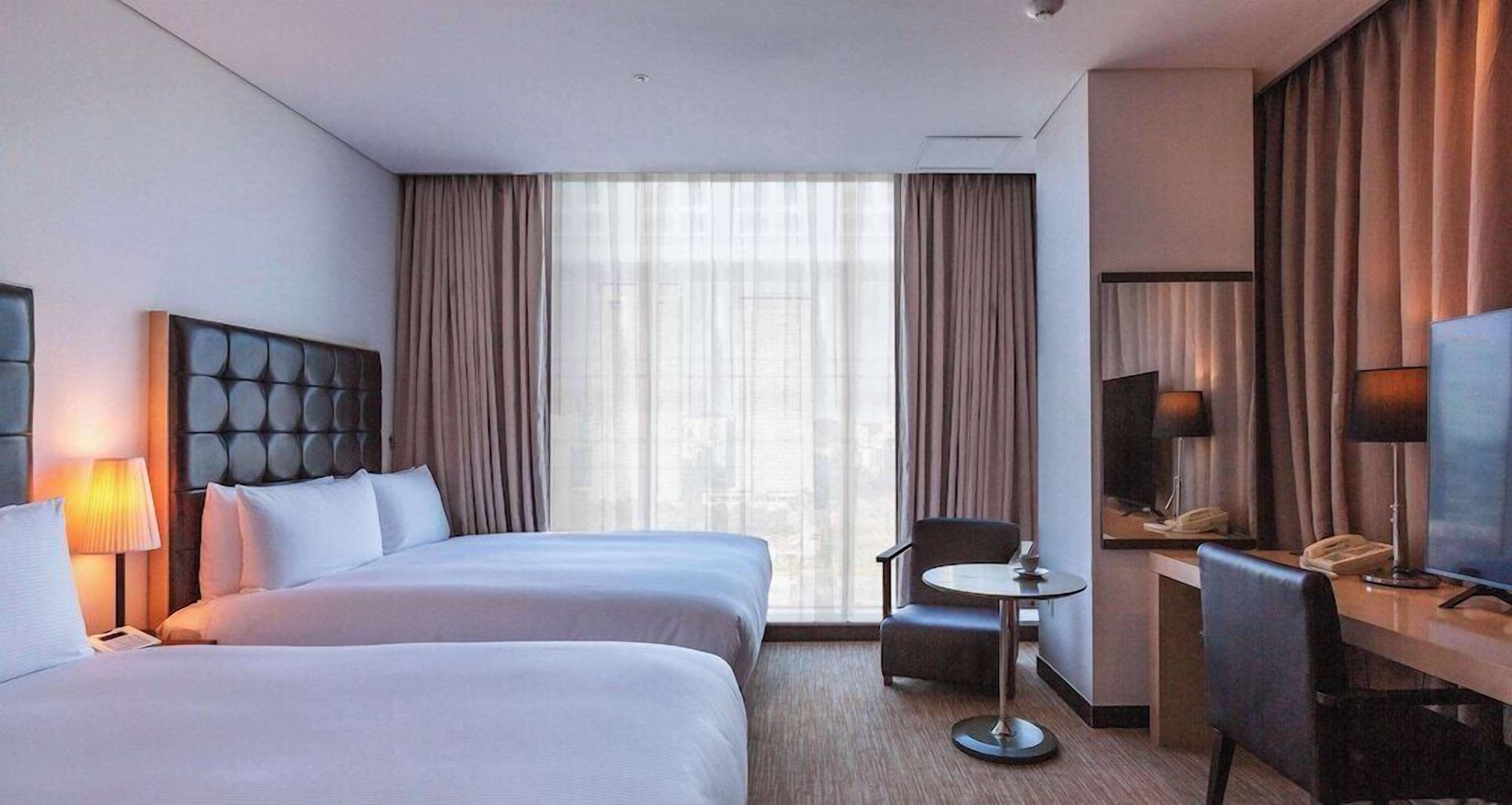 Premium bedding, free minibar items, in-room safe, desk