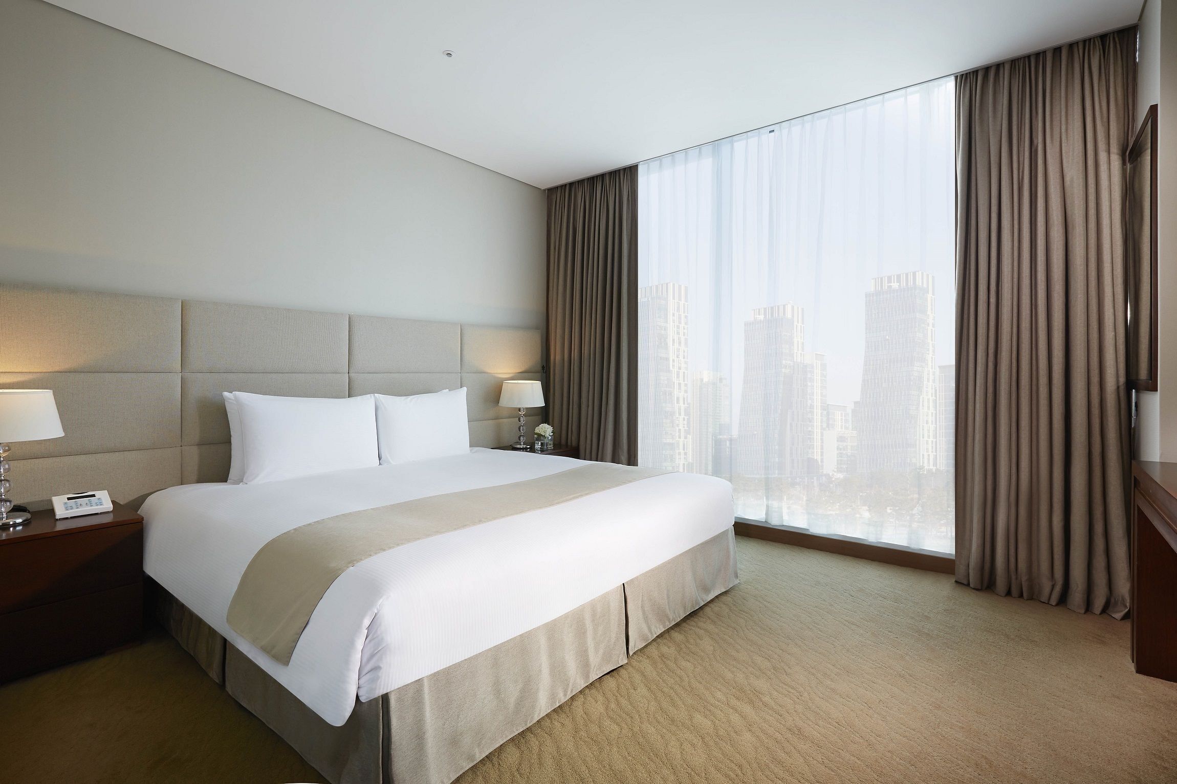 Premium bedding, free minibar items, in-room safe, desk