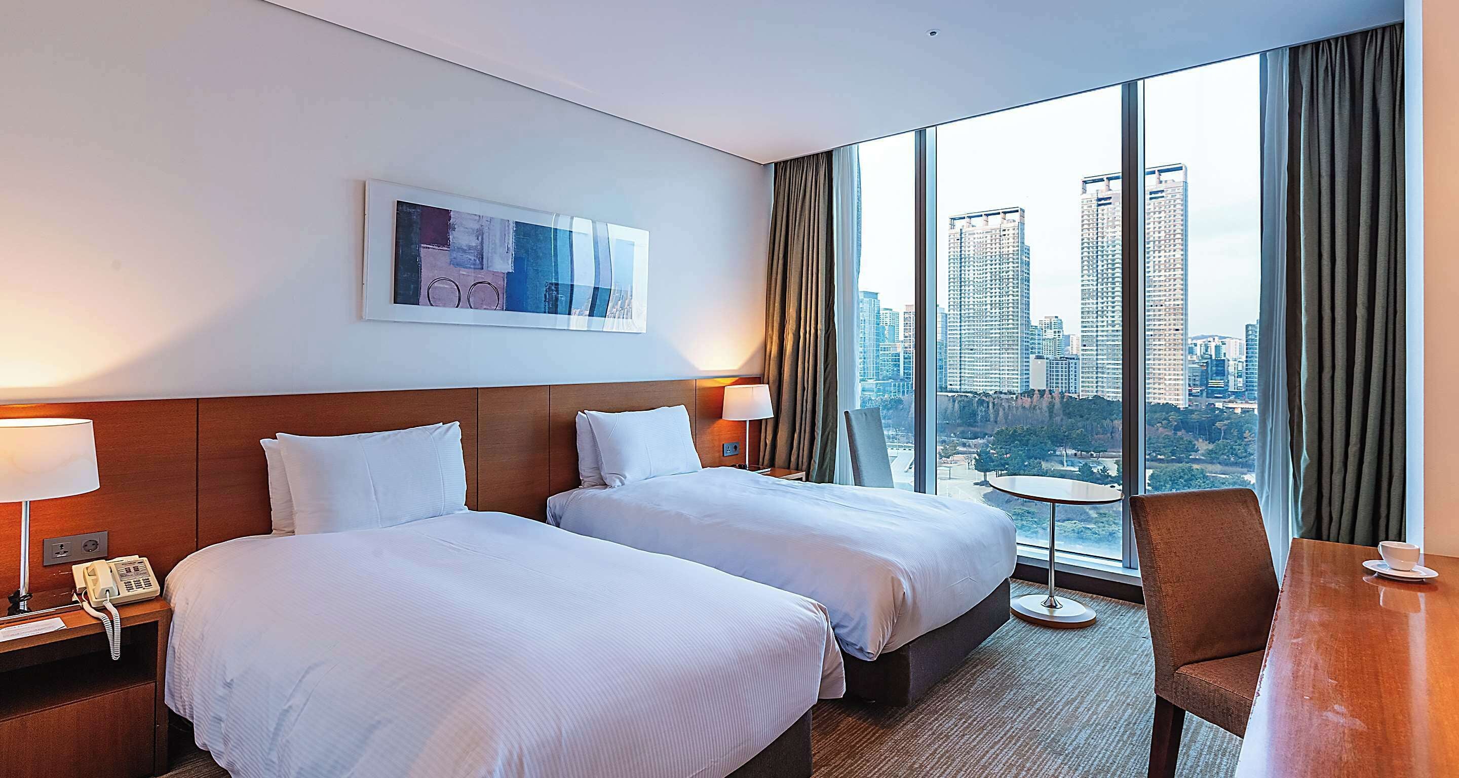 Premium bedding, free minibar items, in-room safe, desk