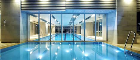 Piscina coperta, piscina stagionale all'aperto