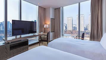 Deluxe Room, 2 Twin Beds, Non Smoking, Park View | Premium bedding, free minibar items, in-room safe, desk
