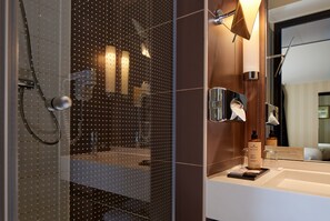 Classic Room, 1 Queen Bed | Bathroom - Hotel Les Théâtres (Paris)
