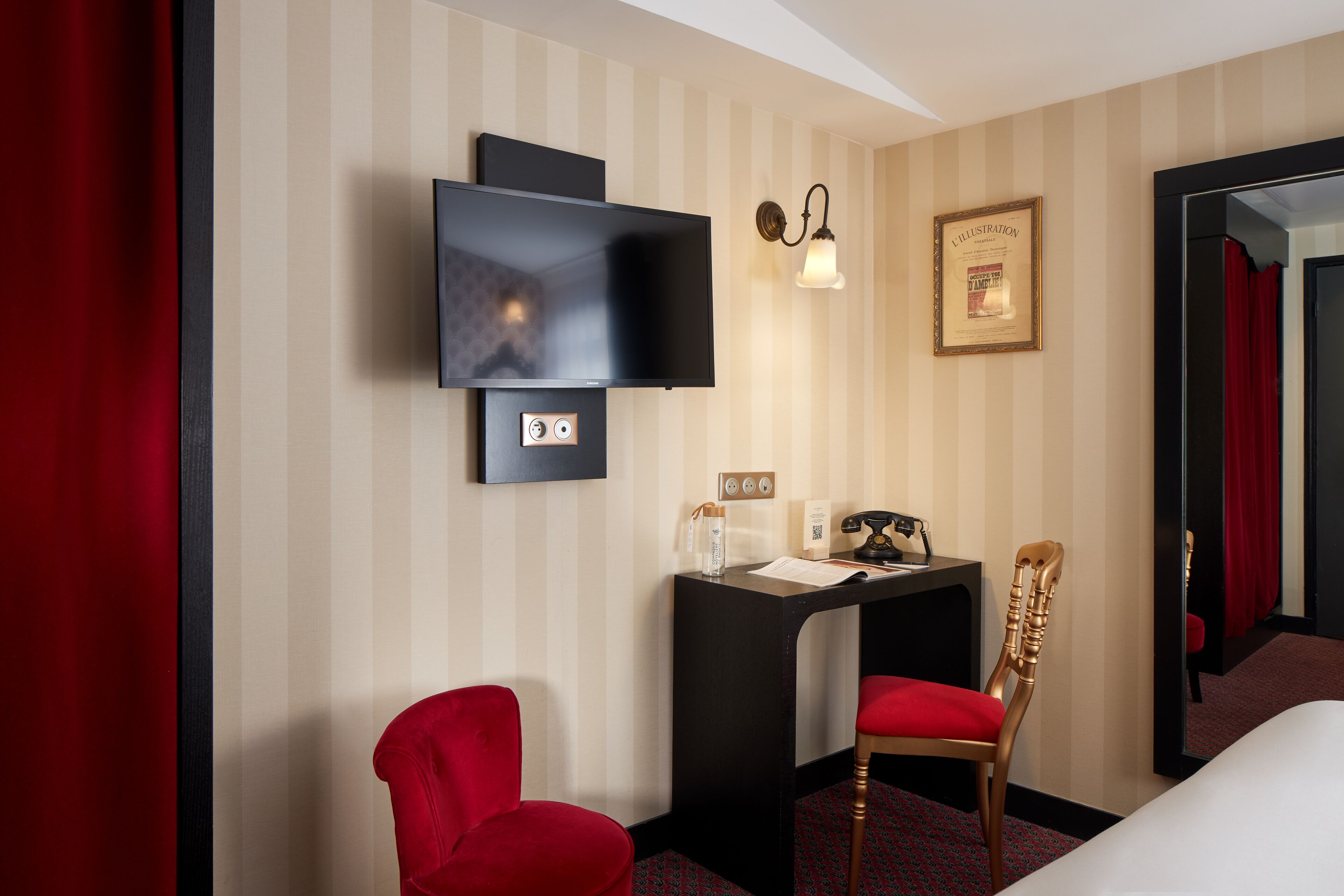 classic room, 1 queen bed | premium bedding, in-room safe, desk, blackout curtains