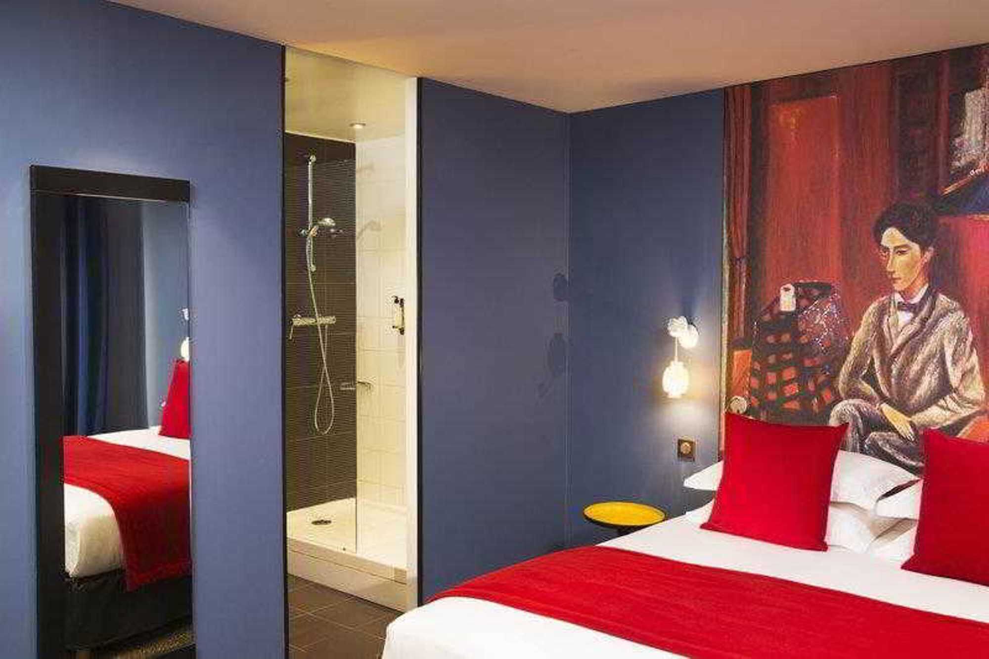 Premium bedding, in-room safe, desk, blackout drapes