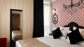 Classic-Zimmer, 1 Queen-Bett | Hochwertige Bettwaren, Zimmersafe, Schreibtisch, VerdunkelungsvorhÀnge