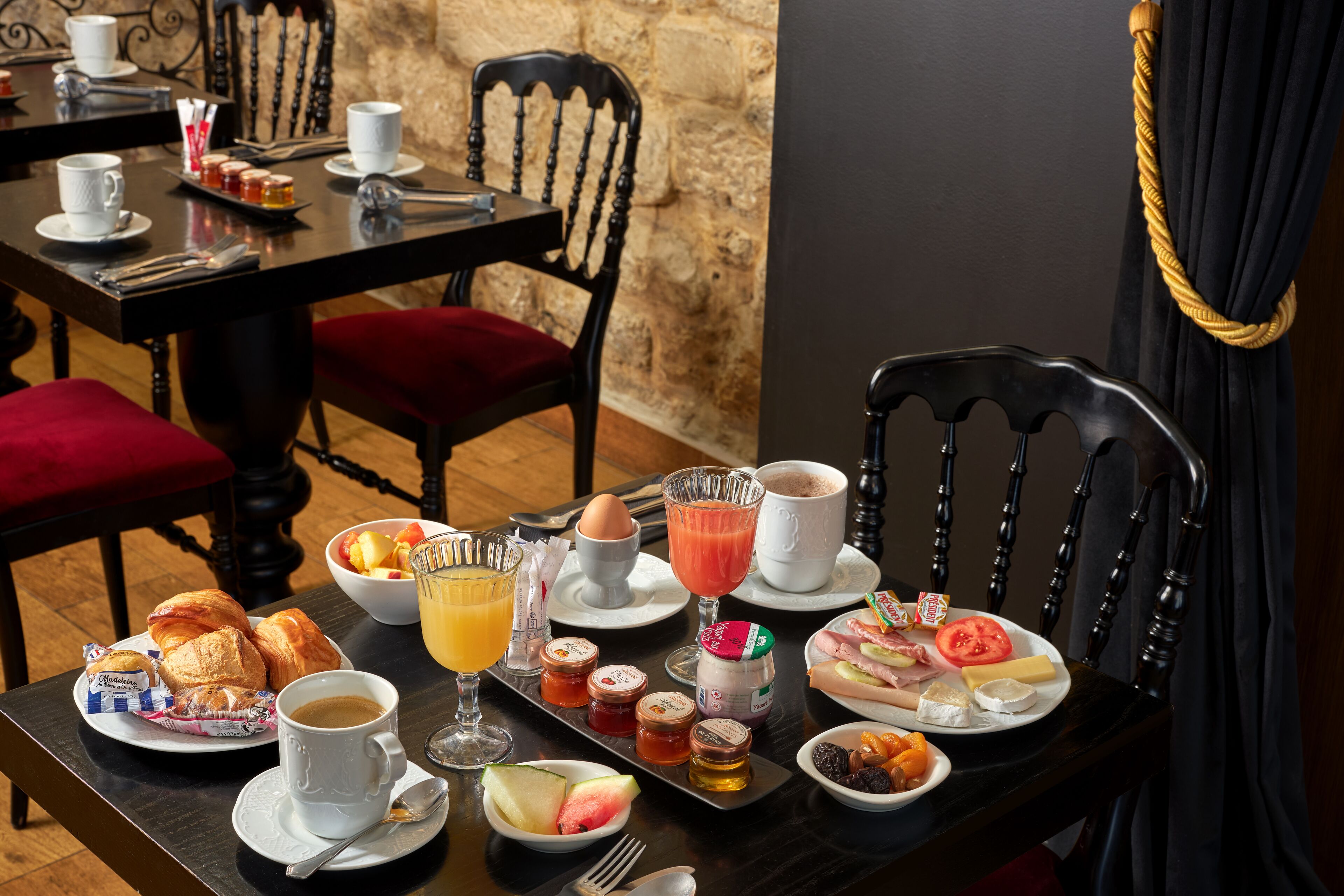 daily buffet breakfast (eur 20 per person)