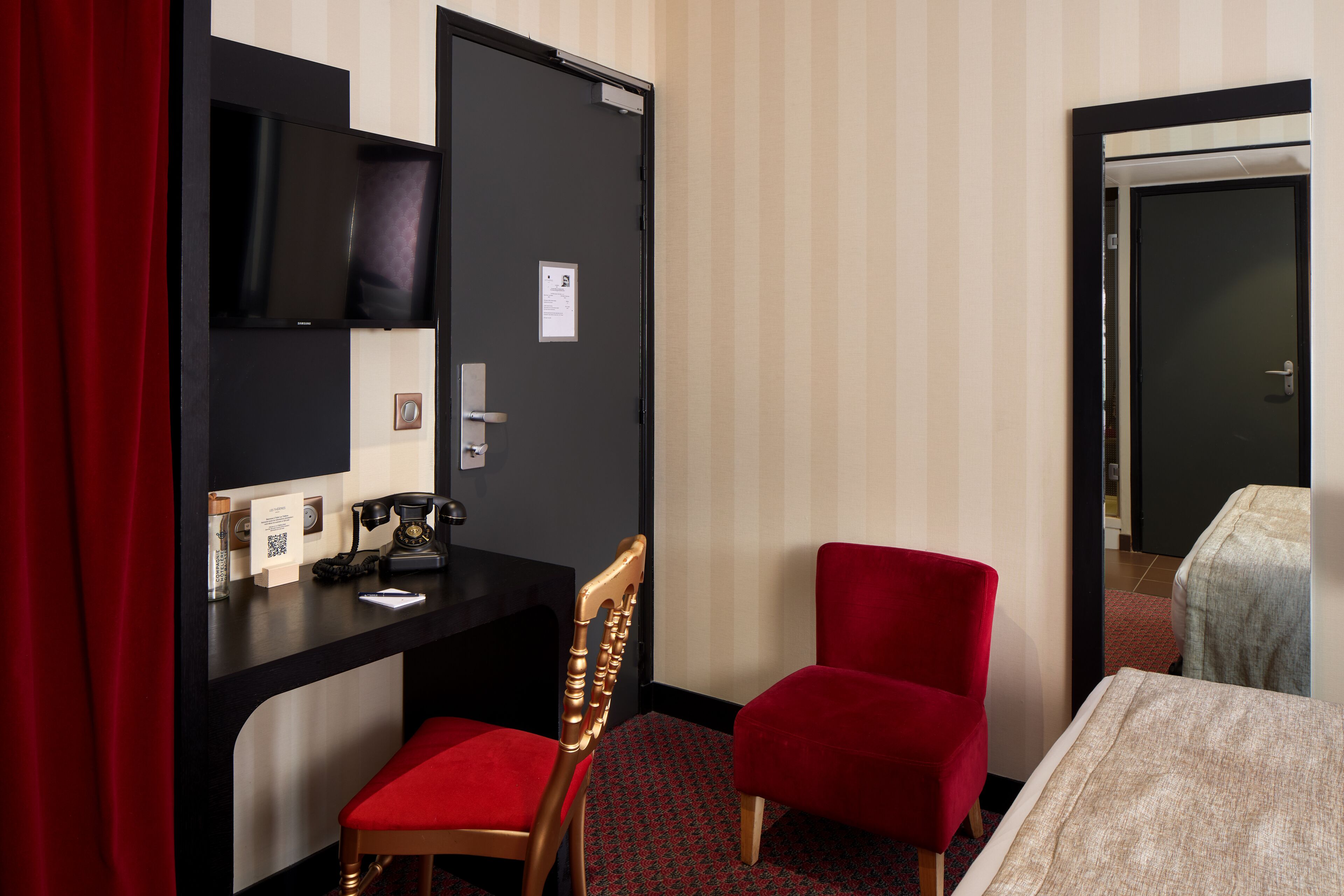 classic room, 1 queen bed | premium bedding, in-room safe, desk, blackout curtains