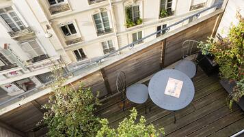 Chambre Classique, 1 grand lit, balcon | Literie de qualité supérieure, coffres-forts dans les chambres, bureau