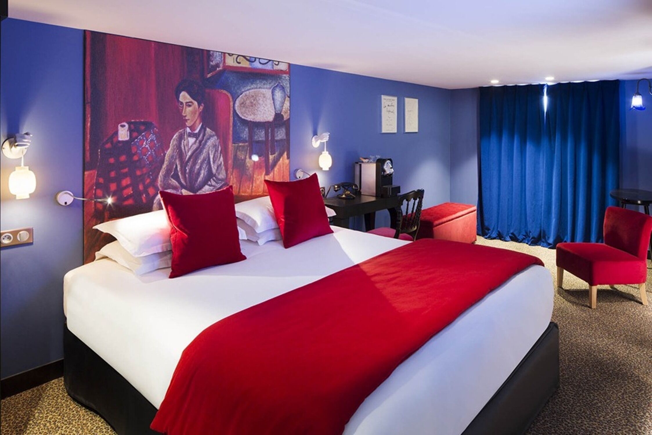 Premium bedding, in-room safe, desk, blackout drapes
