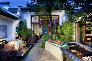 3 restaurants; breakfast, lunch, dinner, and brunch served - Banyan Tree Hangzhou (Hangzhou)