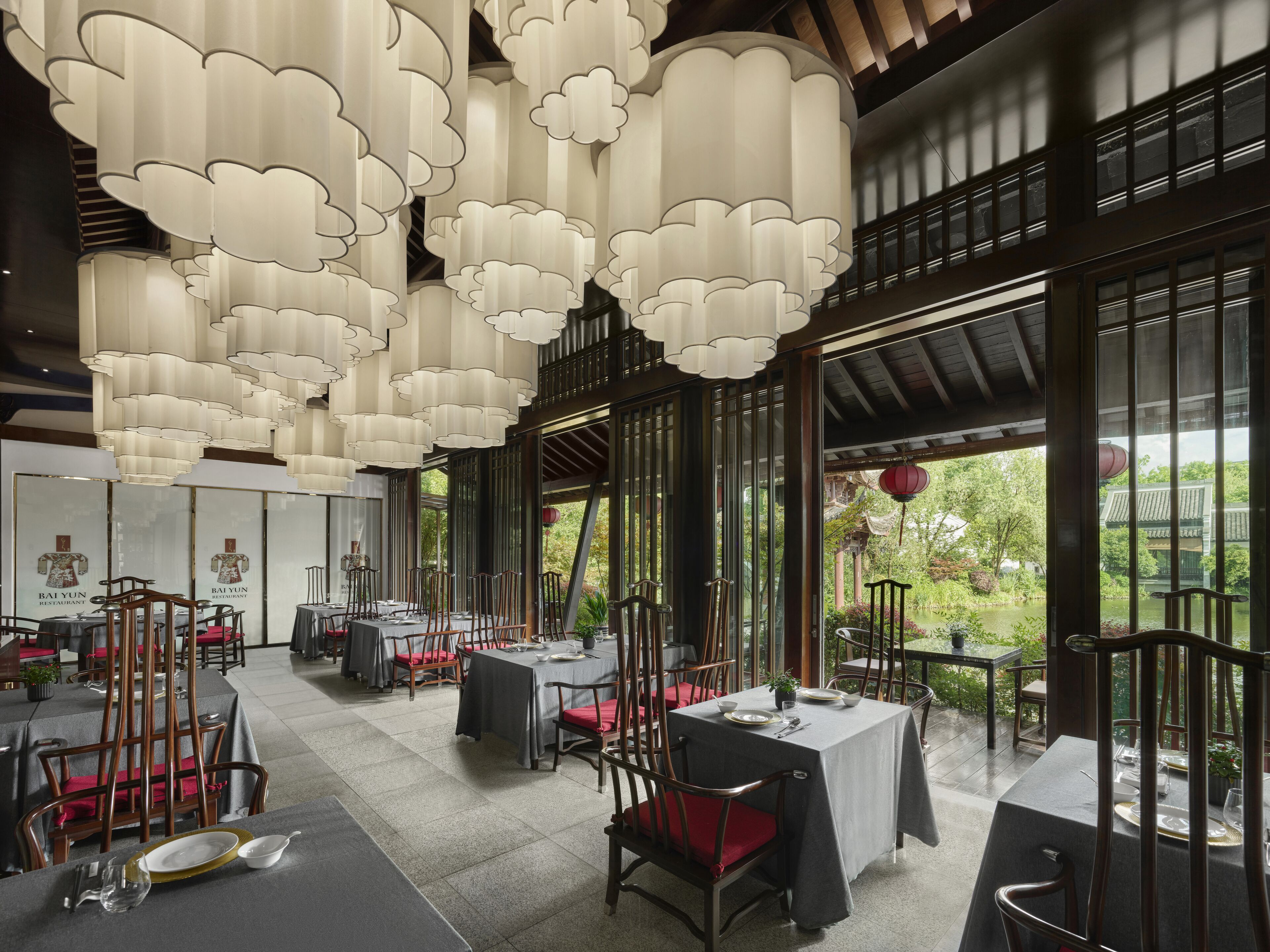 3 restaurants, breakfast served