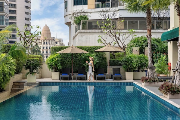 2 outdoor pools, open 6:30 AM to 10:00 PM, pool umbrellas, sun loungers - Marriott Executive Apartments Sukhumvit Park, Bangkok (Bangkok)