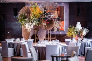 Indoor wedding - Marriott Executive Apartments Sukhumvit Park, Bangkok (Bangkok)