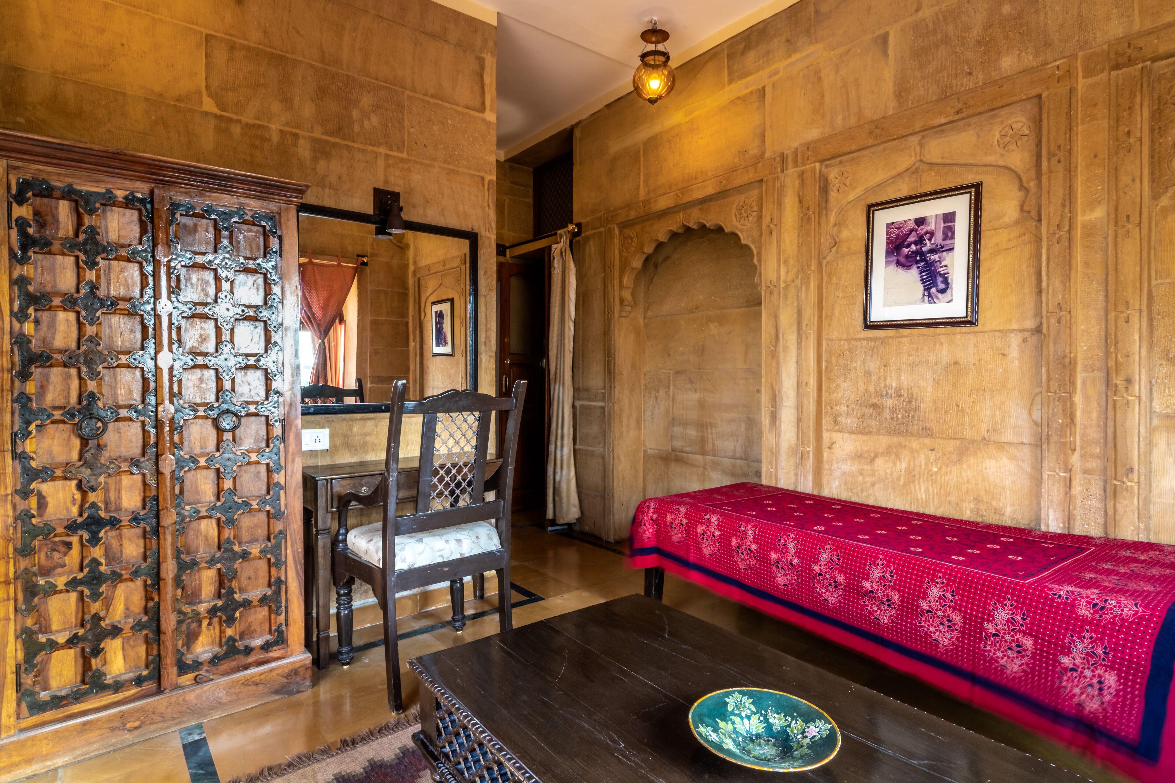 deluxe suite, 1 bedroom | living area | lcd tv, pay films