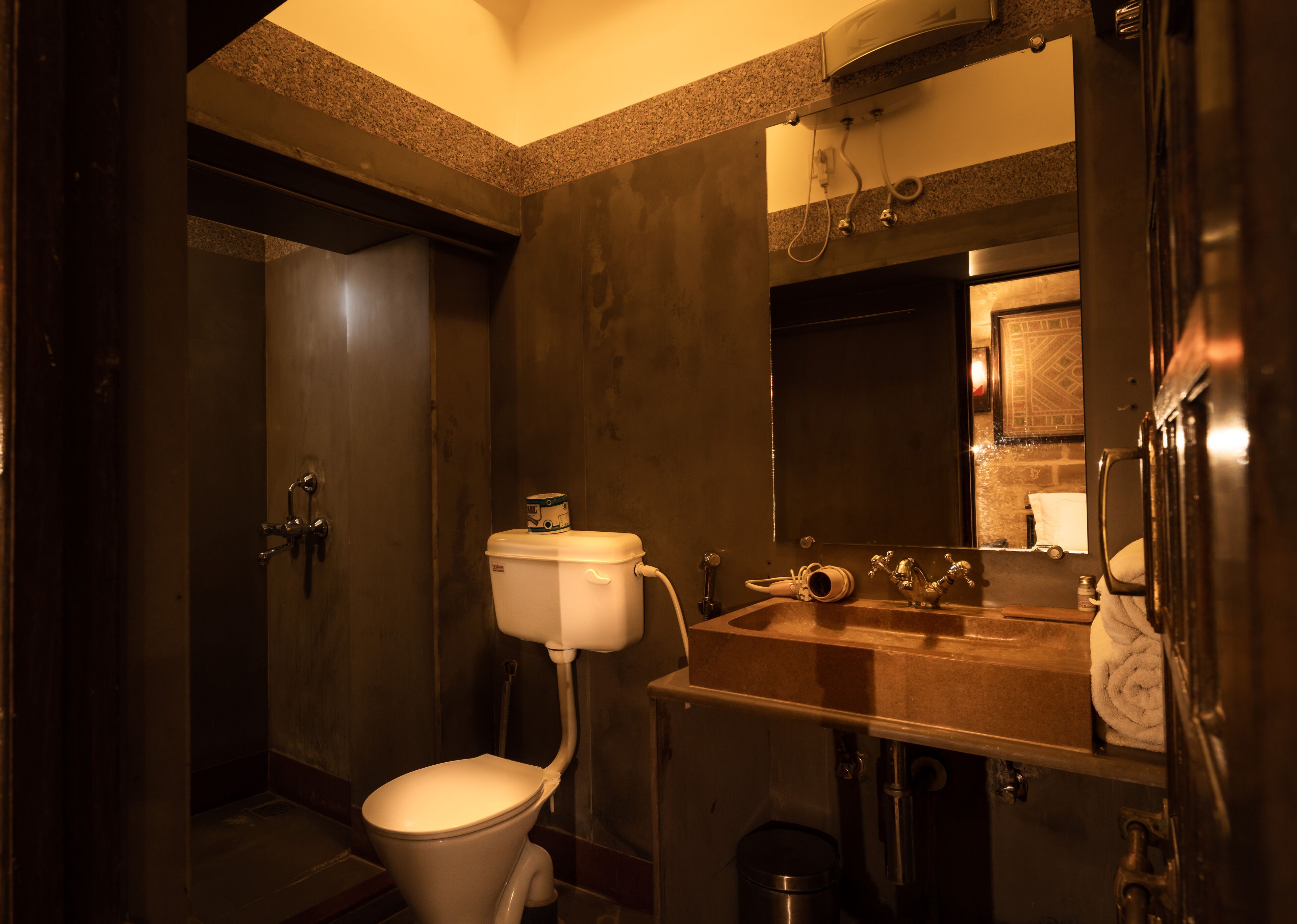 deluxe rooms (ground floor) | bathroom | shower, free toiletries, hair dryer, towels