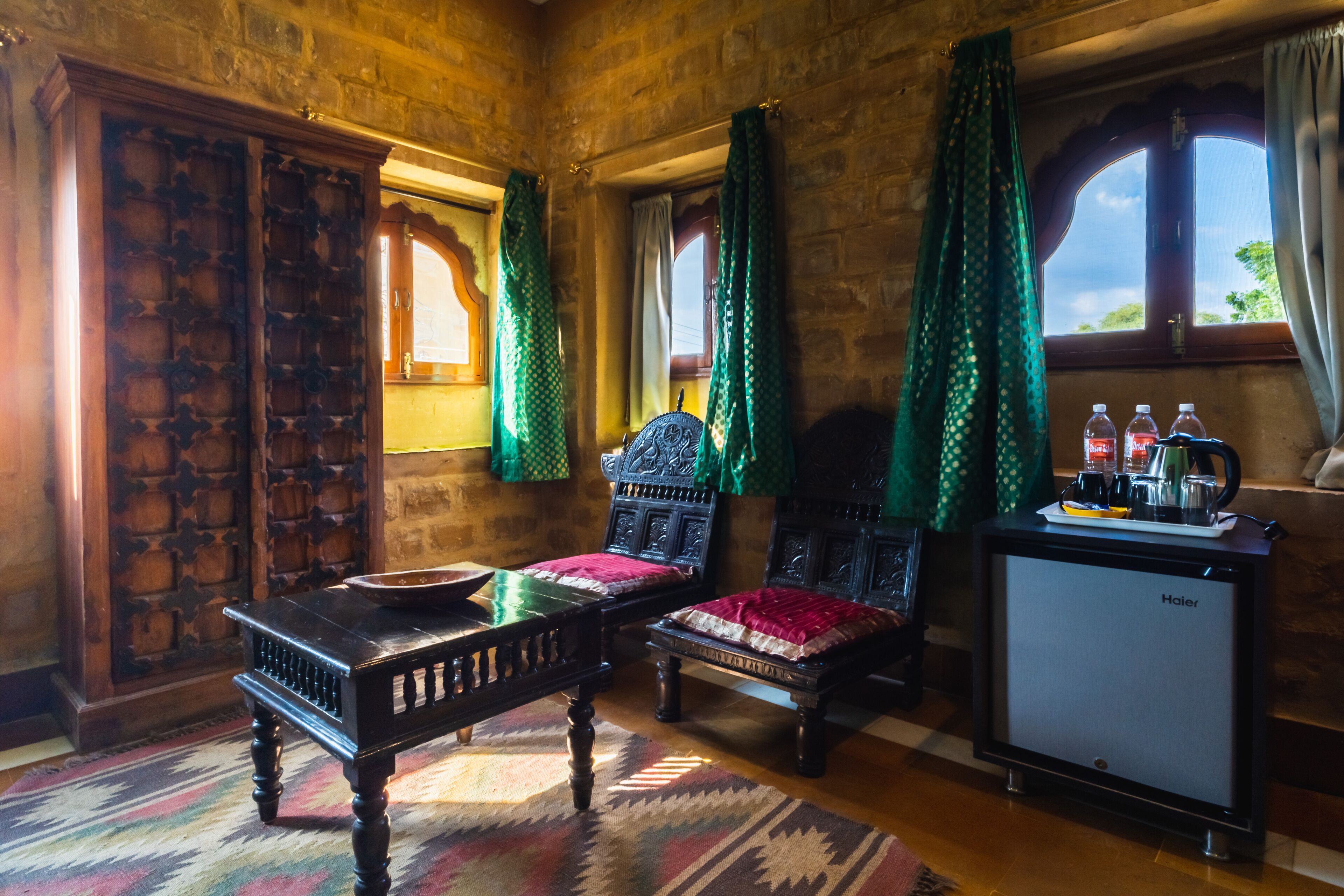 deluxe suite, 1 bedroom | living area | lcd tv, pay films